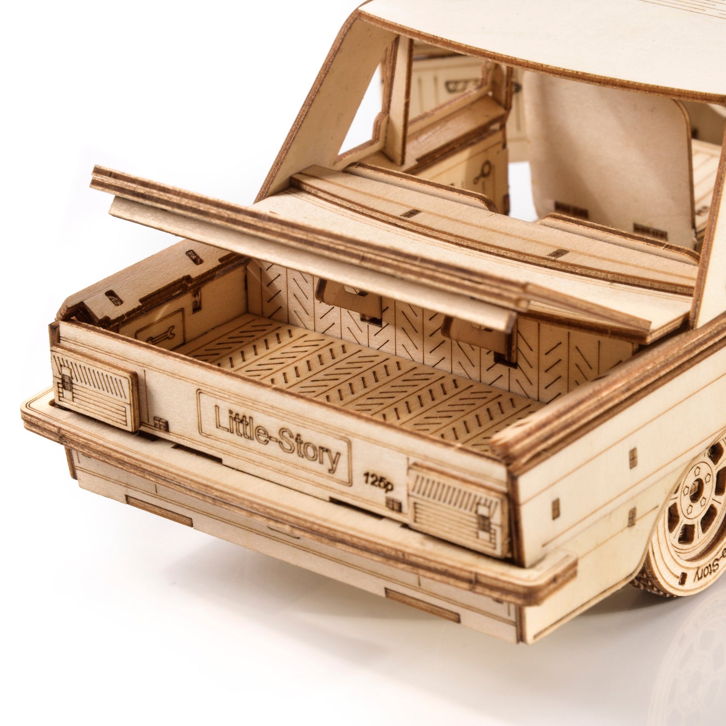 Drewniany model samochodu 3D – Fiat 125p